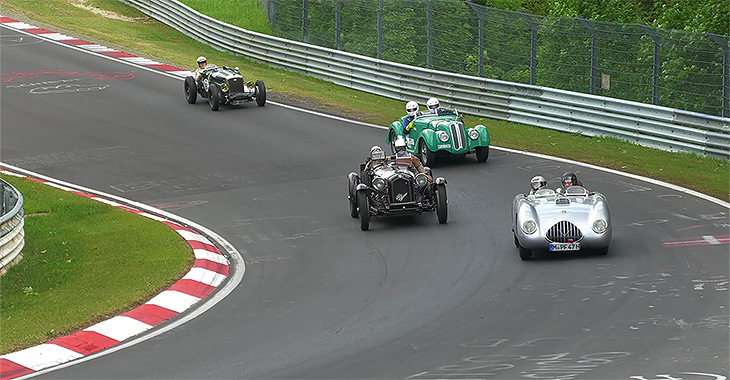 (VIDEO) Maşini de până la 100 ani vechime au fost galopate pe Nurburgring de proprietarii lor