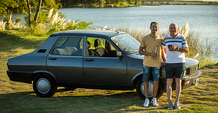 Un tânăr din Argentina i-a împlinit visul bunicului de a avea un Renault 12, acesta dorindu-şi toată viaţa o asemenea maşină