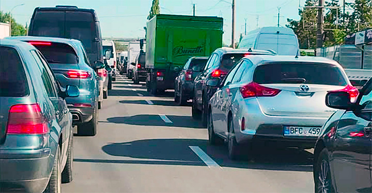 Amenzile pentru lipsa asigurării auto obligatorii cresc de 10 ori în Moldova, iar poliţele pot fi emise şi electronic