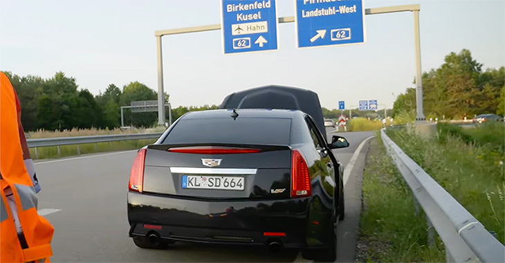 (VIDEO) Cum sună un Cadillac CTS-V, care atinge 349 km/h pe autostrăzile din Germania, până îi cedează motorul