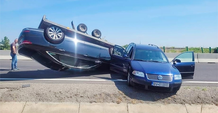 Legi ale fizicii, ilustrate de un accident din Braşov al unui VW Passat care tracta o platformă cu un Audi