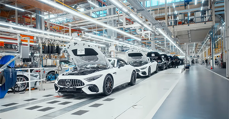 (VIDEO) Cum e construit noul Mercedes-AMG SL în interiorul fabricii din Germania, în zilele noastre