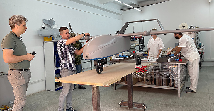 O echipă de tineri ingineri din Moldova construieşte drone de concepţie proprie, pe care le-a exportat pe toate continentele