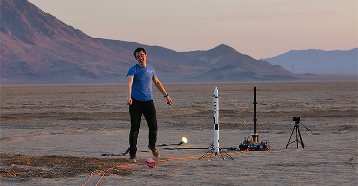 (VIDEO) Un tânăr fără facultate de inginerie a reuşit să dezvolte o rachetă reutilizabilă care poate ateriza, după exemplul SpaceX