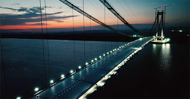 (VIDEO) Cum arată podul construit peste Dunăre la Brăila, cel mai mare din România, pe timp de noapte, cu iluminare