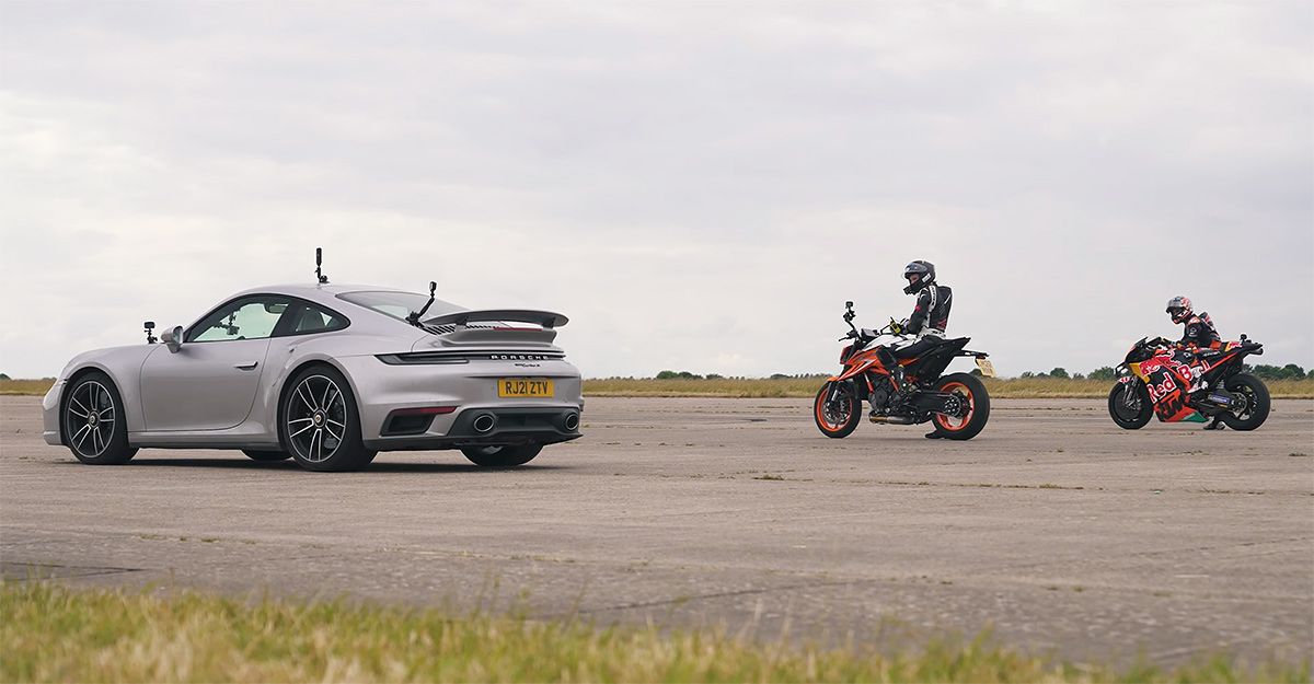 (VIDEO) Două motociclete KTM, una din Moto GP şi alta de strada, într-o întrecere intensă cu un Porsche 911 Turbo S