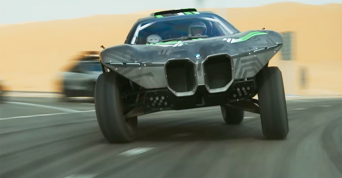 (VIDEO) BMW cochetează cu ideea de a participa la Dakar şi Extreme E, cu un prototip enigmatic, care aleargă prin dunele deşertului din Abu Dhabi