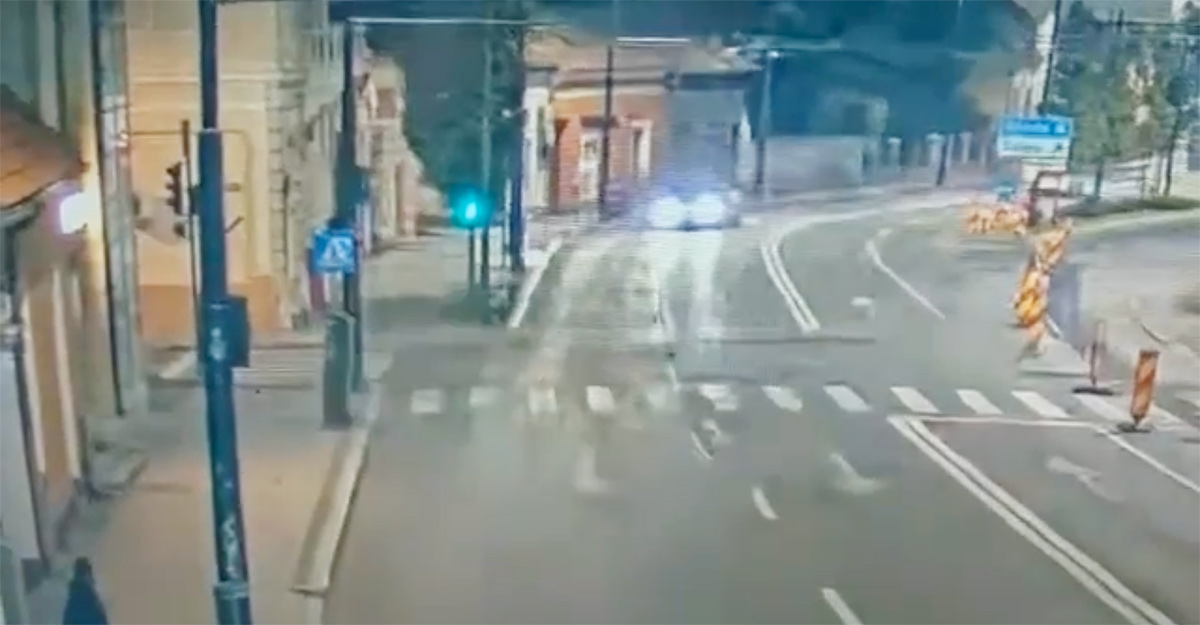 (VIDEO) Accident deosebit de grav în Cluj, cu un BMW care a intrat într-un stâlp la 140 km/h