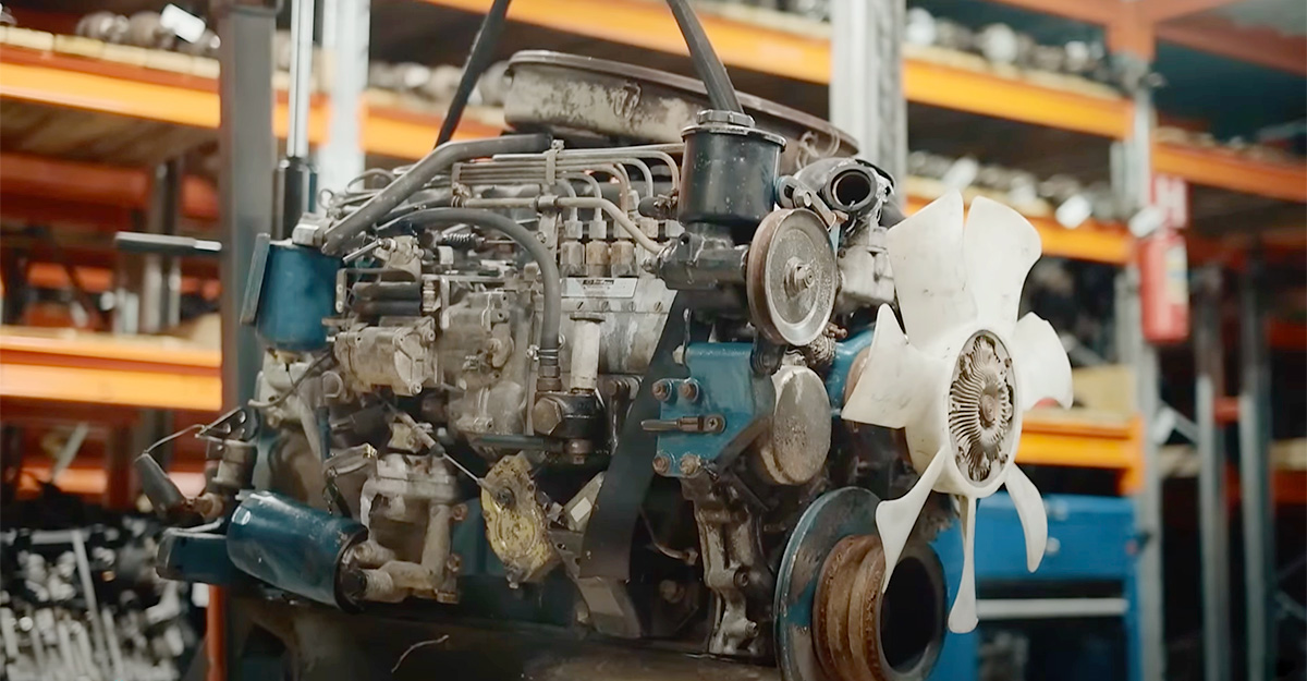(VIDEO) Cum arată un motor diesel japonez care a rulat peste 1 milion de km timp de 37 ani