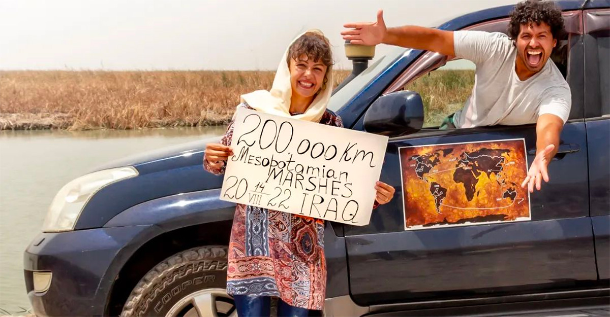 O moldoveancă şi soţul ei italian au marcat 200.000 km de călătorie în jurul lumii, timp de 6 ani, cu o Toyota Land Cruiser