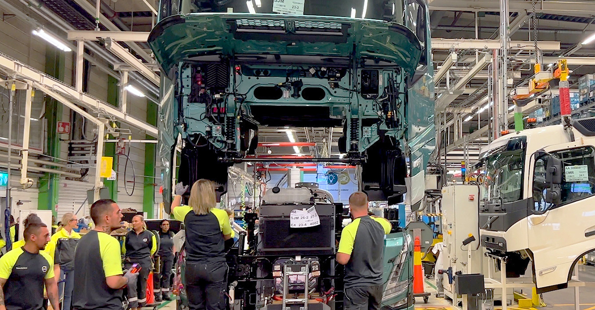 (VIDEO) Camioanele electrice Volvo au trecut la producţia în serie, la scară mare, la fabrica din Suedia