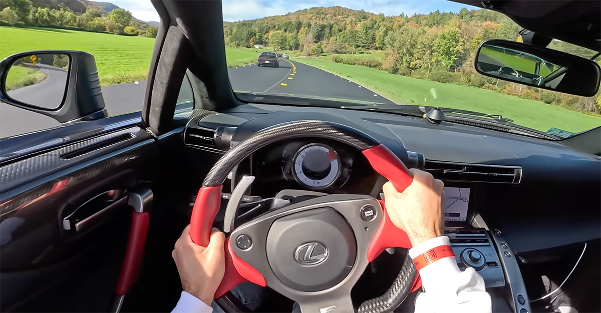 (VIDEO) Cum sună şi cum se conduce un legendar Lexus LFA, nu pe autostrăzi, ci pe drumuri de munţi, cu serpentine
