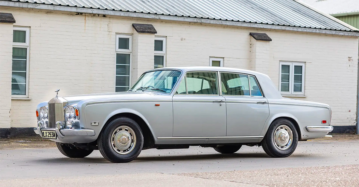 Un Rolls-Royce care i-a aparţinut renumitului Freddie Mercury, scos la licitaţie, iar suma obţinută va fi donată Ucrainei