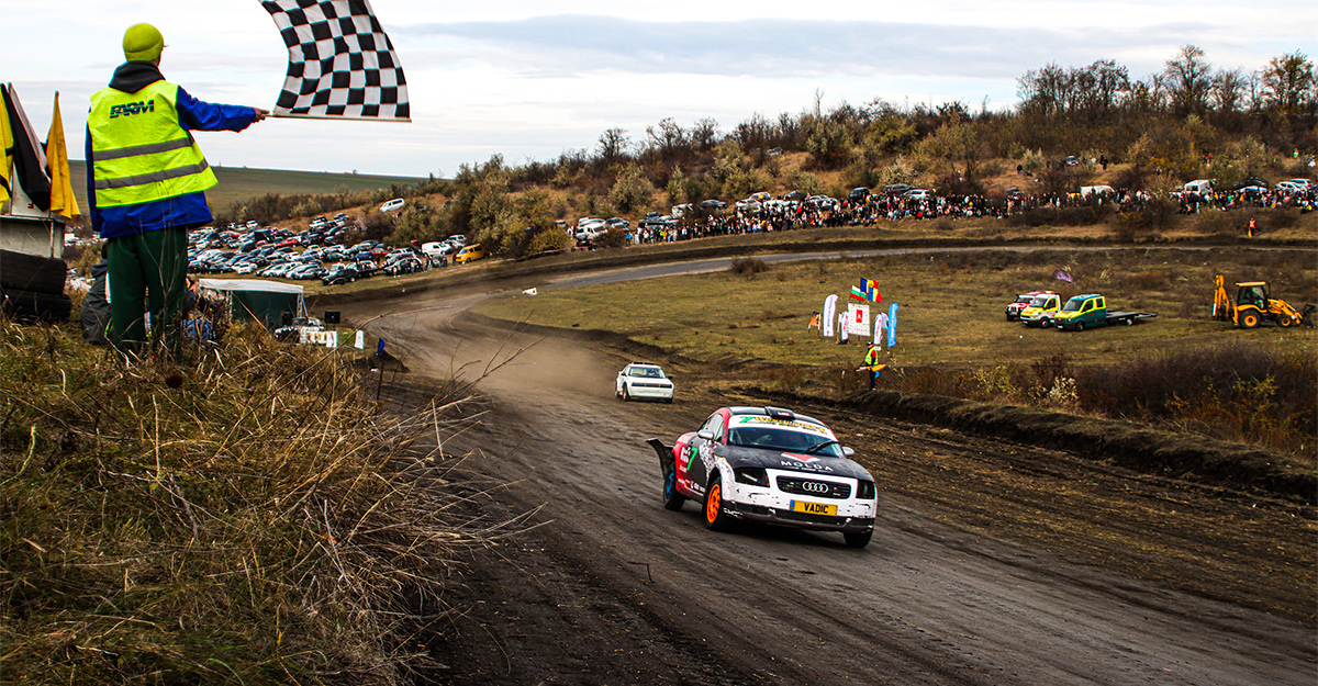 (FOTO) Cum a fost şi ce maşini au participat la competiţia de autocross de ieri din Moldova