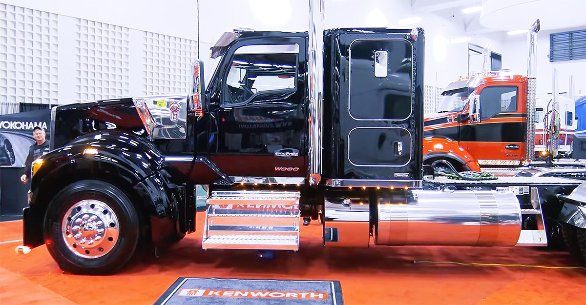 (VIDEO) Cum arată camionul simbol al SUA, Kenworth W990, în ipostaza sa pentru anul 2023
