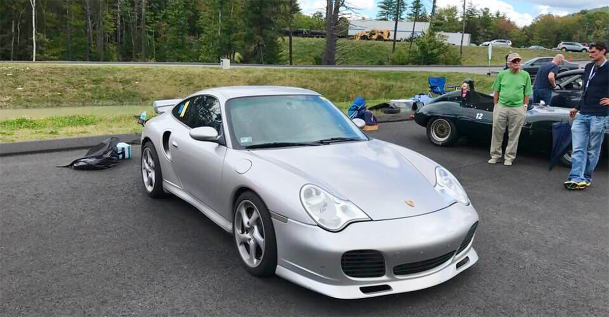 Acest Porsche 911 a parcurs peste 1 milion de kilometri, fiind condus în fiecare zi de proprietarul său, timp de 20 de ani