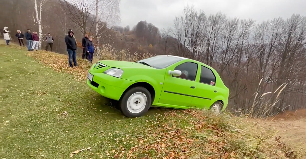 (VIDEO) Trei Loganuri înaintează prin munţii României, alături de modele Aro, Jeep, Land Rover, iar unul rămâne fără baia de ulei
