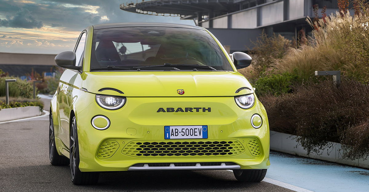 Italienii de la Abarth au lansat primul lor model electric, derivat din Fiat 500e