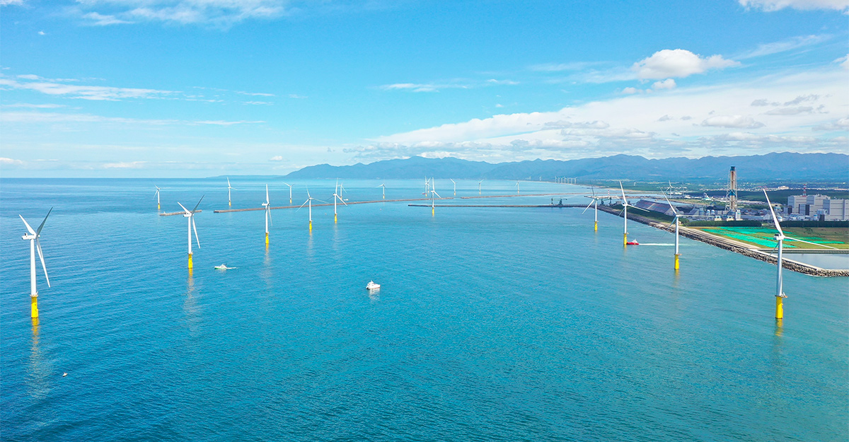 Primul parc eolian maritim din Japonia a fost conectat la reţea, parte dintr-o trecere masivă a ţării la energia eoliană