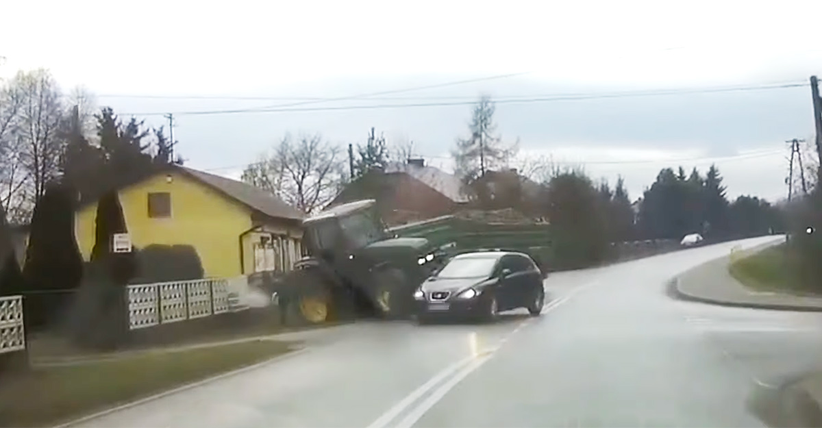 (VIDEO) O fentare a unui tractor pe un traseu din Polonia sfârşeşte cu un accident, la un pas de a face victime