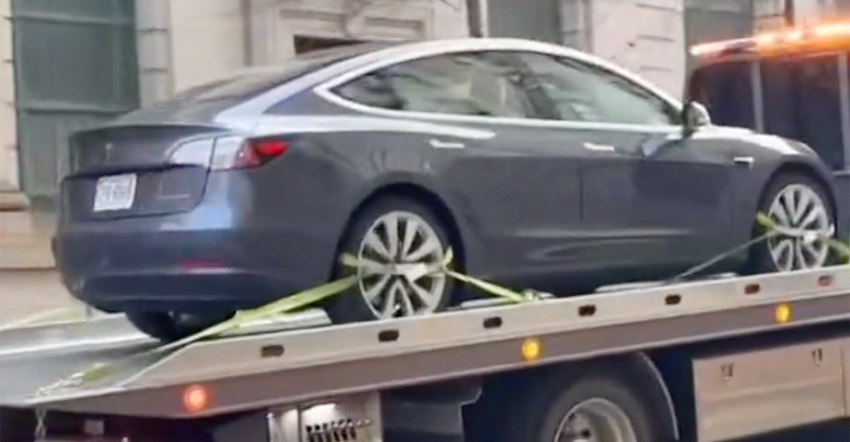 (VIDEO) Un proprietar de Tesla din SUA a stat ore în şir la priză la -7 grade, iar maşina aşa şi nu s-a mai încărcat