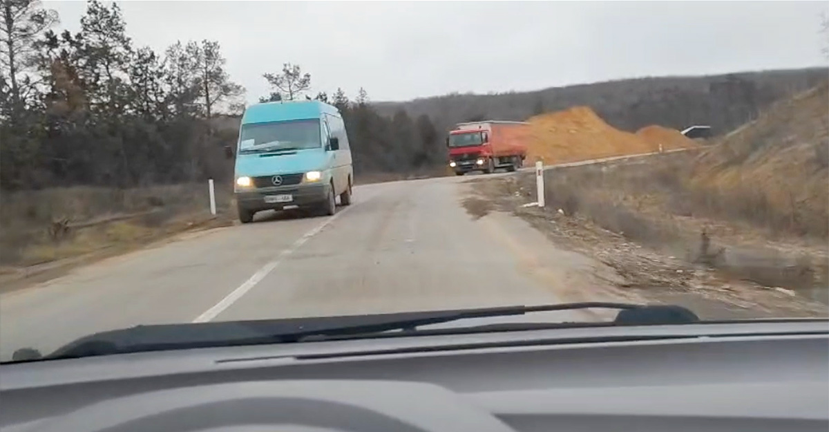 (VIDEO) Cum arată traseul R34 din Moldova între Cantemir şi Leova, aflat în reparaţie, pe viu, cu impresii de la localnici