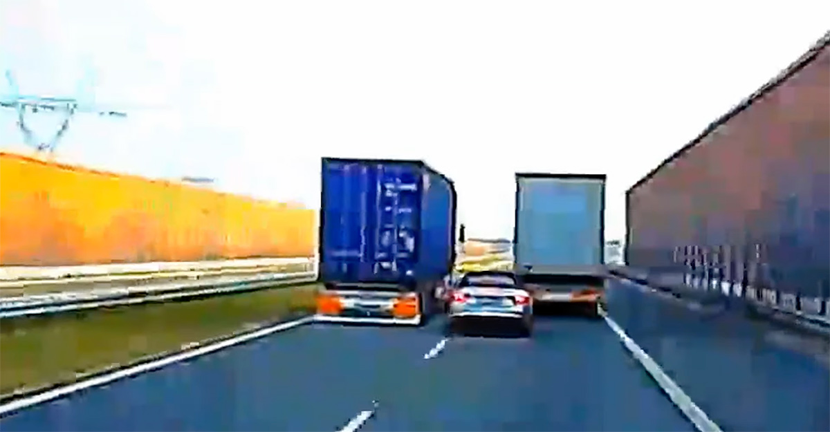 (VIDEO) Doi şoferi de camioane, încăpăţânaţi între ei la depăşire, dar amabili cu un Audi, căruia i-au permis să treacă între ei pe o autostradă din Polonia