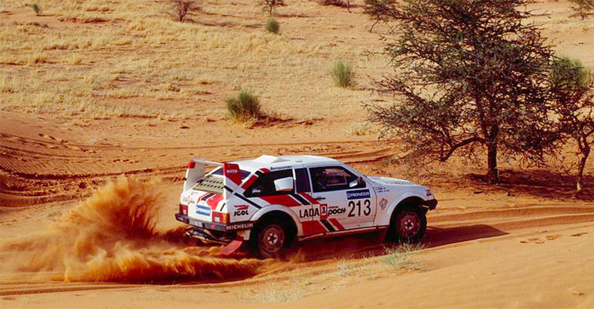 Istoria neştiută a unei Lada Samara de la Dakar, cu motor boxer şi tracţiune 4x4 de Porsche, pilotată de Jacky Ickx