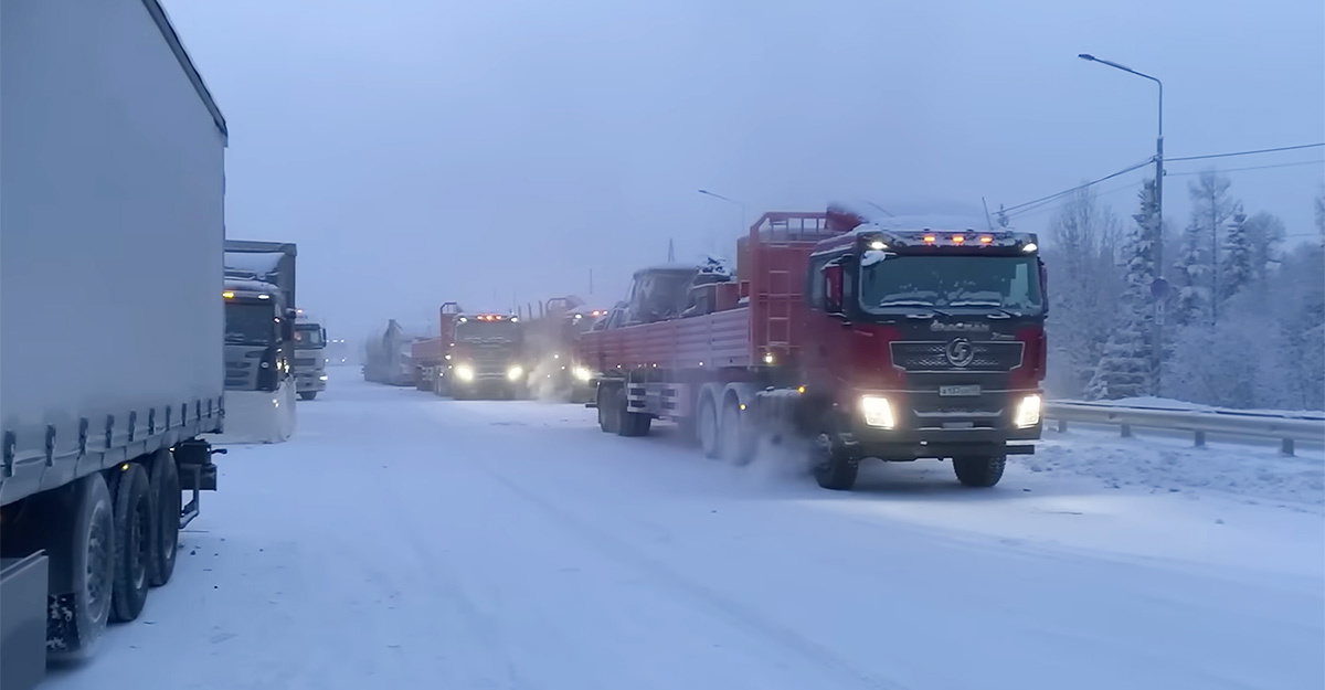 (VIDEO) Cum înfruntă camioanele moderne gerurile de -64 grade Celsius din Yakutia din aceste zile