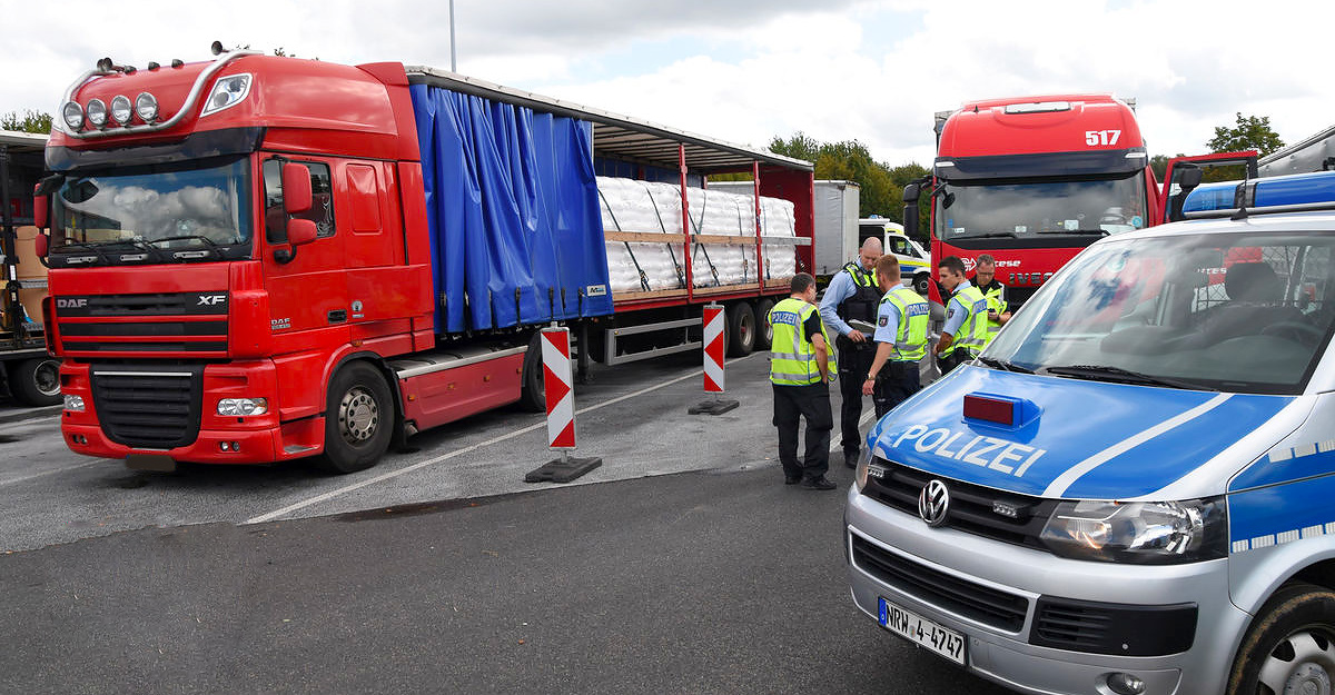 Amendă de 18.000 euro dată de poliţia din Germania unui şofer de camion şi companiei sale, după verificarea tahografului