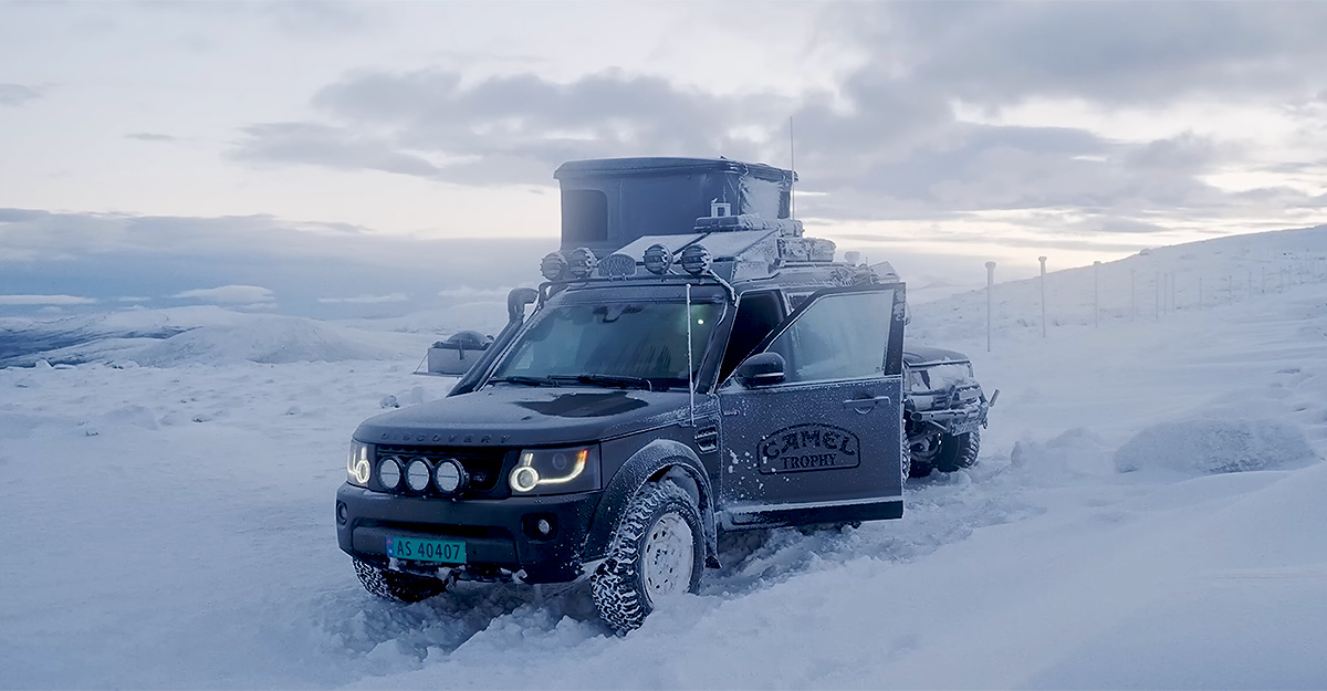 (VIDEO) Într-o ţară a maşinilor electrice, un fost profesor din Norvegia trăieşte într-un Land Rover diesel