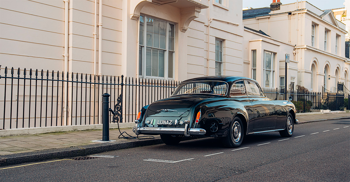 Un britanic şi-a convertit un Bentley S2 Continental din 1961 într-o maşină electrică, deşi exemplarul e doar unul din 4 fabricate în istorie