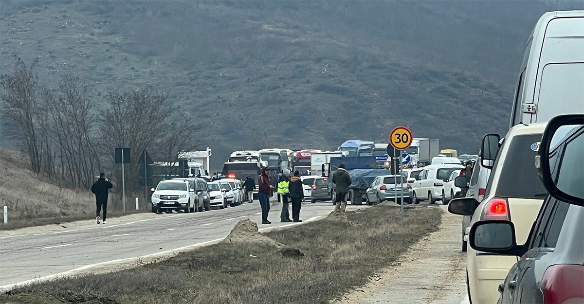 Câteva trasee din Moldova sunt blocate sau parţial blocate la orele amiezii de protestatari