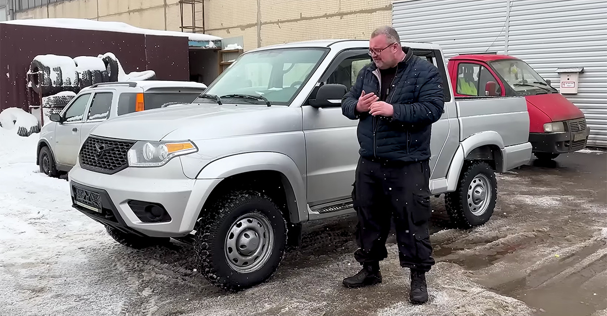 (VIDEO) Vlogger-ul din Rusia, care critica Dacia Duster anterior, acum e oripilat de un UAZ pustiit de orice dotări, în care trebuie să apeşi de două ori ambreiajul