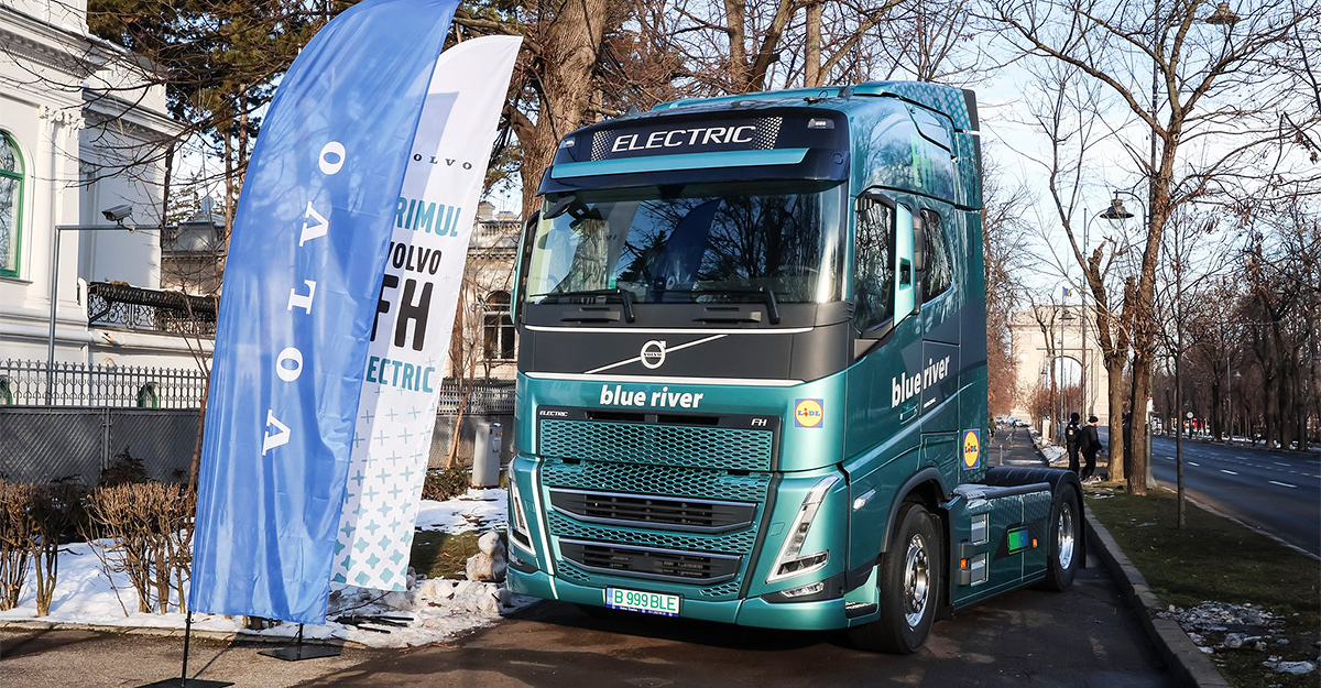 Volvo a livrat primul camion electric din clasa de 40 tone în România, un FH Electric cu autonomie declarată de 300 km
