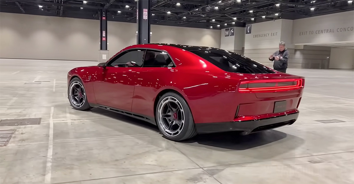 (VIDEO) Cum arată şi cum sună un viitor Dodge Charger electric, care imită sunete de motor V8
