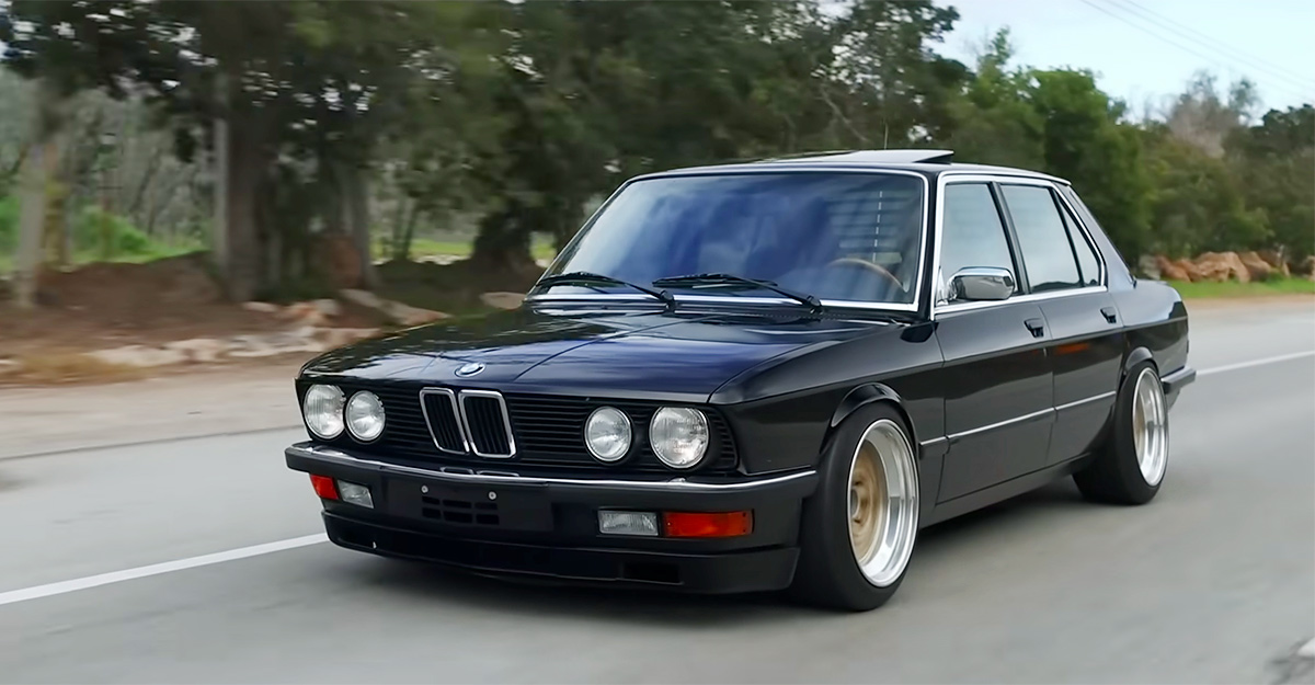 (VIDEO) Un fan BMW spune de ce Seria 5 E28 e cel mai bun model bavarez creat vreodată şi roagă uzina să mai fabrice asemenea maşini