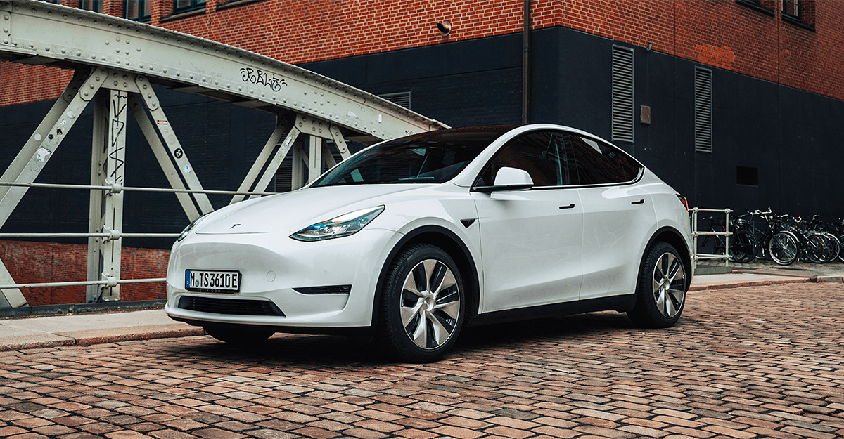 Tesla are două modele în topul celor mai vândute modele din lume în 2022, iar vânzările de maşini electrice ajung la 10% din totalul global