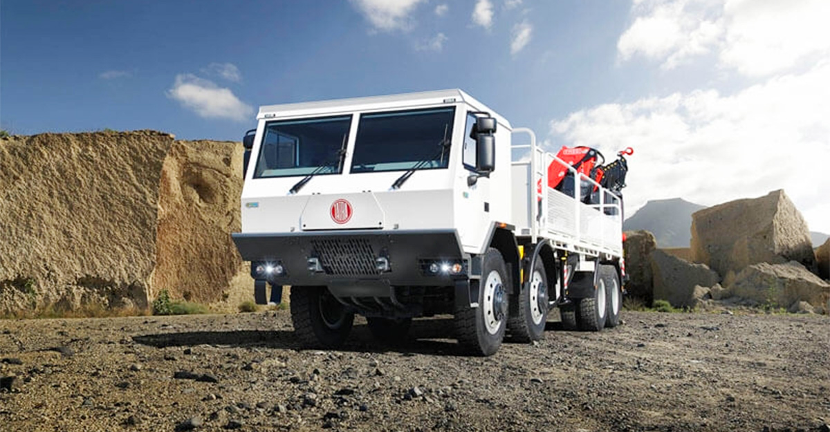 Fabrica Tatra anunţă că pregăteşte un camion hibrid, ce va combina motorul diesel V8, răcit cu aer, cu un electromotor, dar şi versiuni pe hidrogen
