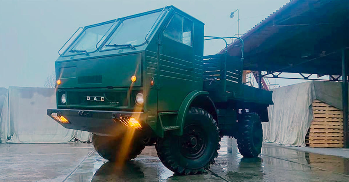 Patru camioane româneşti DAC, cumpărate de la un civil din donaţii, au fost transmise drept ajutor în Ucraina