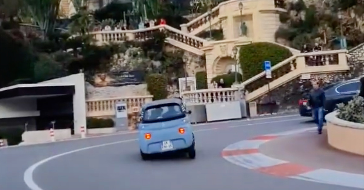(VIDEO) Un Citroen Ami electric, care a luat prea brusc un viraj din Monaco, s-a răsturnat, deşi nu avea mai mult de 45 km/h
