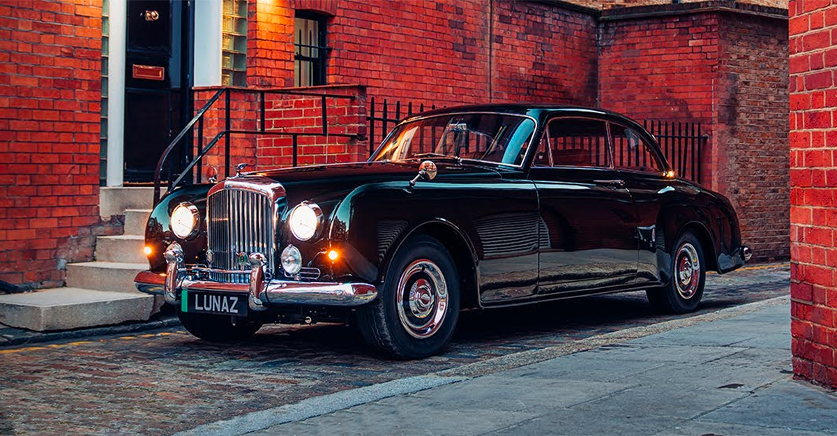 (VIDEO) Cum sună şi cum se conduce un Bentley S2 Continental din 1961, transformat într-o maşină electrică