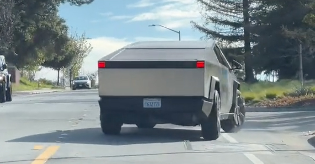 (VIDEO) O Tesla Cybertruck, surprinsă pe drumurile publice în manevre bizare