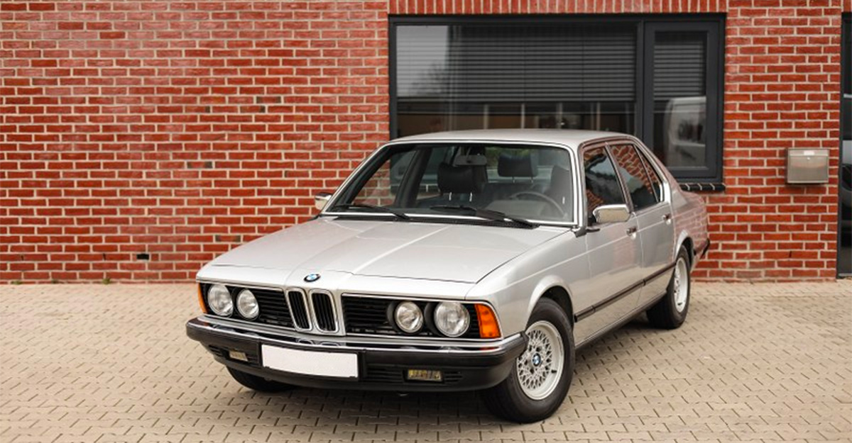 (VIDEO) Prima generaţie BMW Seria 7, într-o rară versiune cu motor turbo de acum 40 ani, dar cu cutie de 3 trepte, scoasă la vânzare în Germania