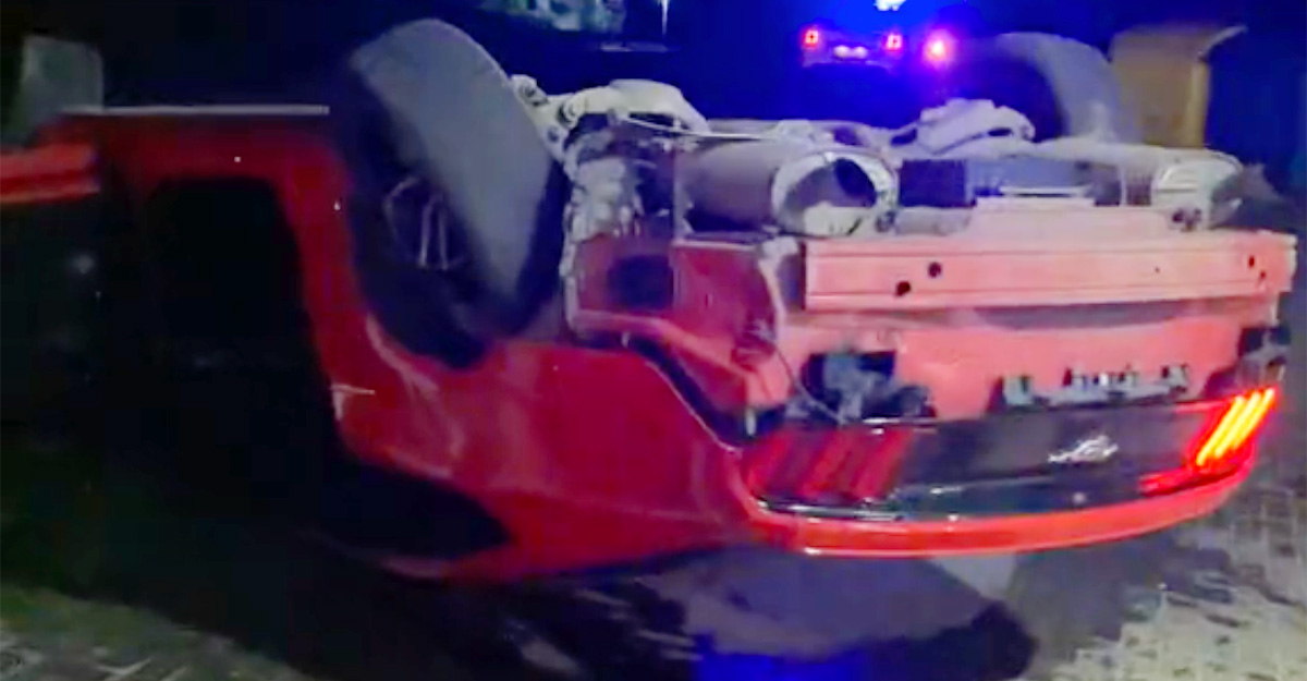 (VIDEO) Un Ford Mustang furat dintr-o spălătorie auto, răsturnat într-o benzinărie din Chişinău astă noapte
