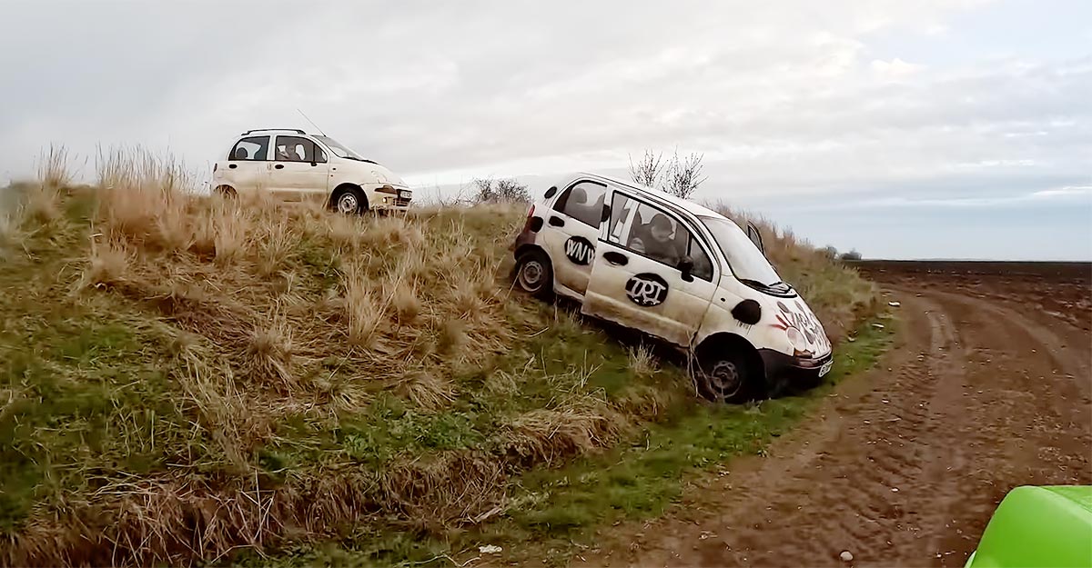 (VIDEO) Două Daewoo Matiz din România, chinuite prin încercări dificile de offroad, alături de un Logan