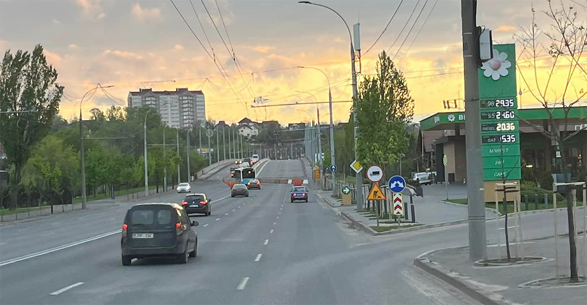 Circulaţie restricţionată la doar două benzi pe podul de pe Mihai Viteazul din Chişinău