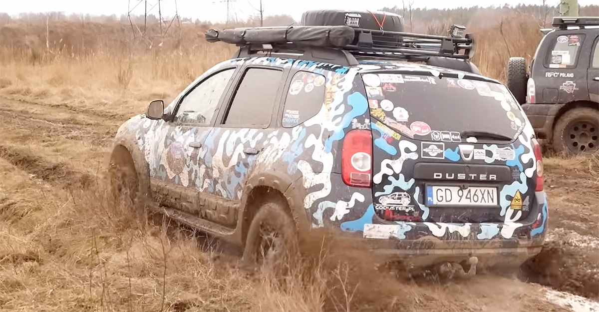 (VIDEO) Cum înaintează Dacia Duster în mâinile pasionaţilor de offroad din Polonia