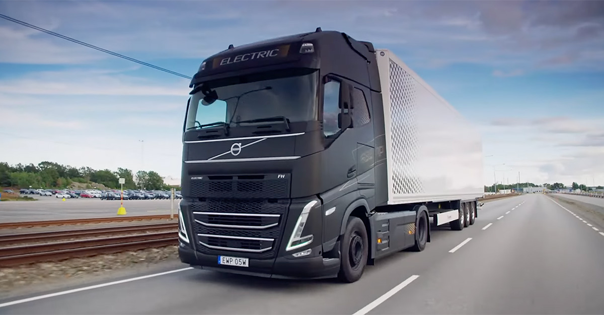 (VIDEO) Camionul Volvo FH Electric are 3 tone de baterii, pentru 300 km autonomie, şi păstrează cutia de viteze