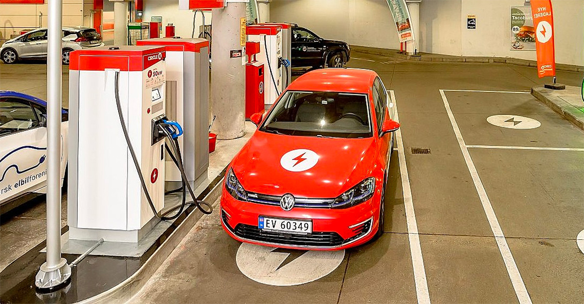 Norvegienii se plâng că preţurile pentru încărcarea maşinilor electrice la staţiile publice sunt de 7-8 ori mai mari decât acasă